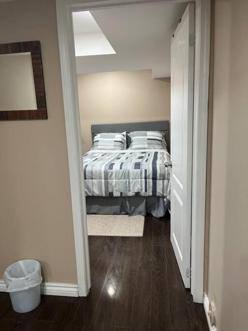 Bernie'S Basement Apartment Milton Exterior photo
